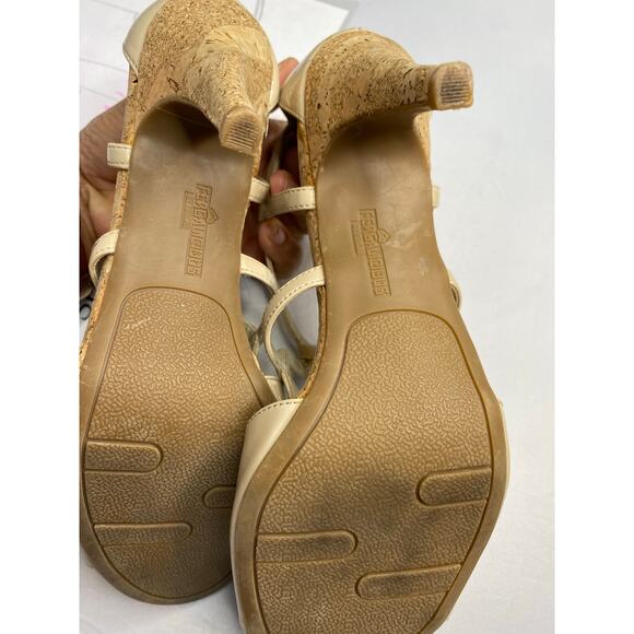 Fergalicious Hess T Sandals Size 8M Taupe Block Heel - Picture 4 of 6